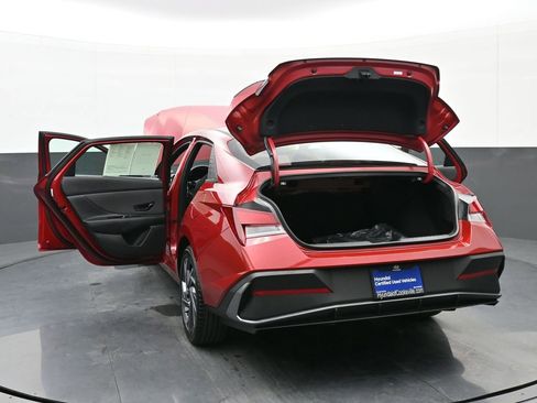 Certified 2025 Hyundai Elantra Sport image 58