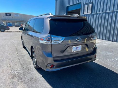 Used 2019 Toyota Sienna SE Premium image 56