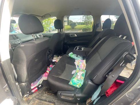 Used 2019 Nissan Pathfinder SL FWD image 12