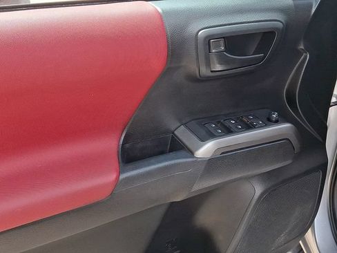 Used 2019 Toyota Tacoma SR5 RWD image 12