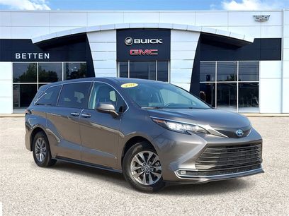 Used 2022 Toyota Sienna XLE