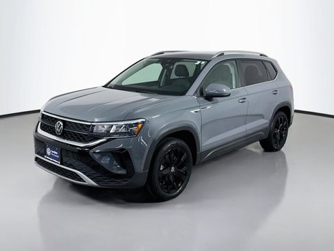 Certified 2023 Volkswagen Taos SE FWD image 1