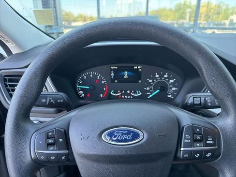 Used 2022 Ford Escape SE image 11