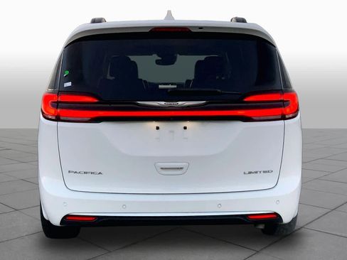 Used 2022 Chrysler Pacifica Limited FWD image 5