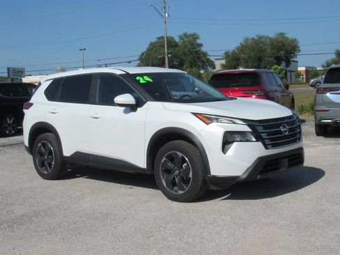 Used 2024 Nissan Rogue SV AWD/4WD image 3