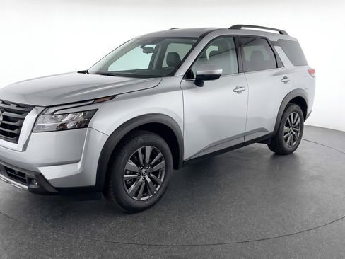 Used 2025 Nissan Pathfinder SV AWD/4WD image 3