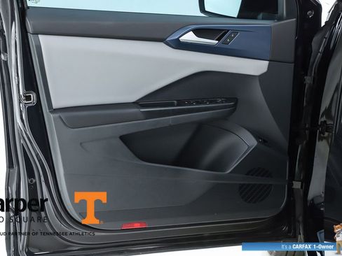 Used 2023 Volkswagen Taos SE w/ Panoramic Sunroof Package FWD image 56