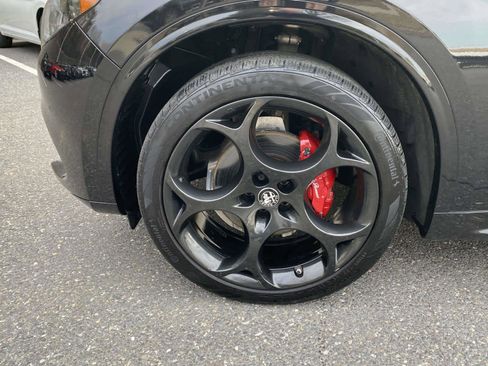 Used 2024 Alfa Romeo Stelvio AWD image 10