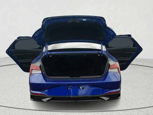 Used 2023 Hyundai Elantra Limited image 12