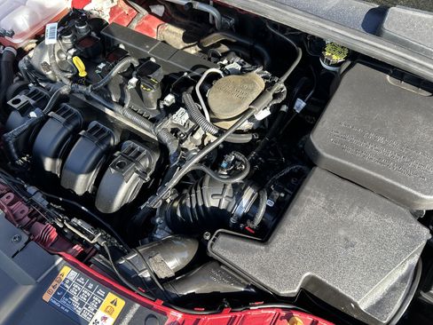 Used 2015 Ford Focus SE w/ Equipment Group 201A FWD image 42