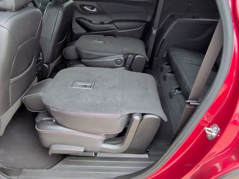 Used 2022 Chevrolet Traverse RS image 38