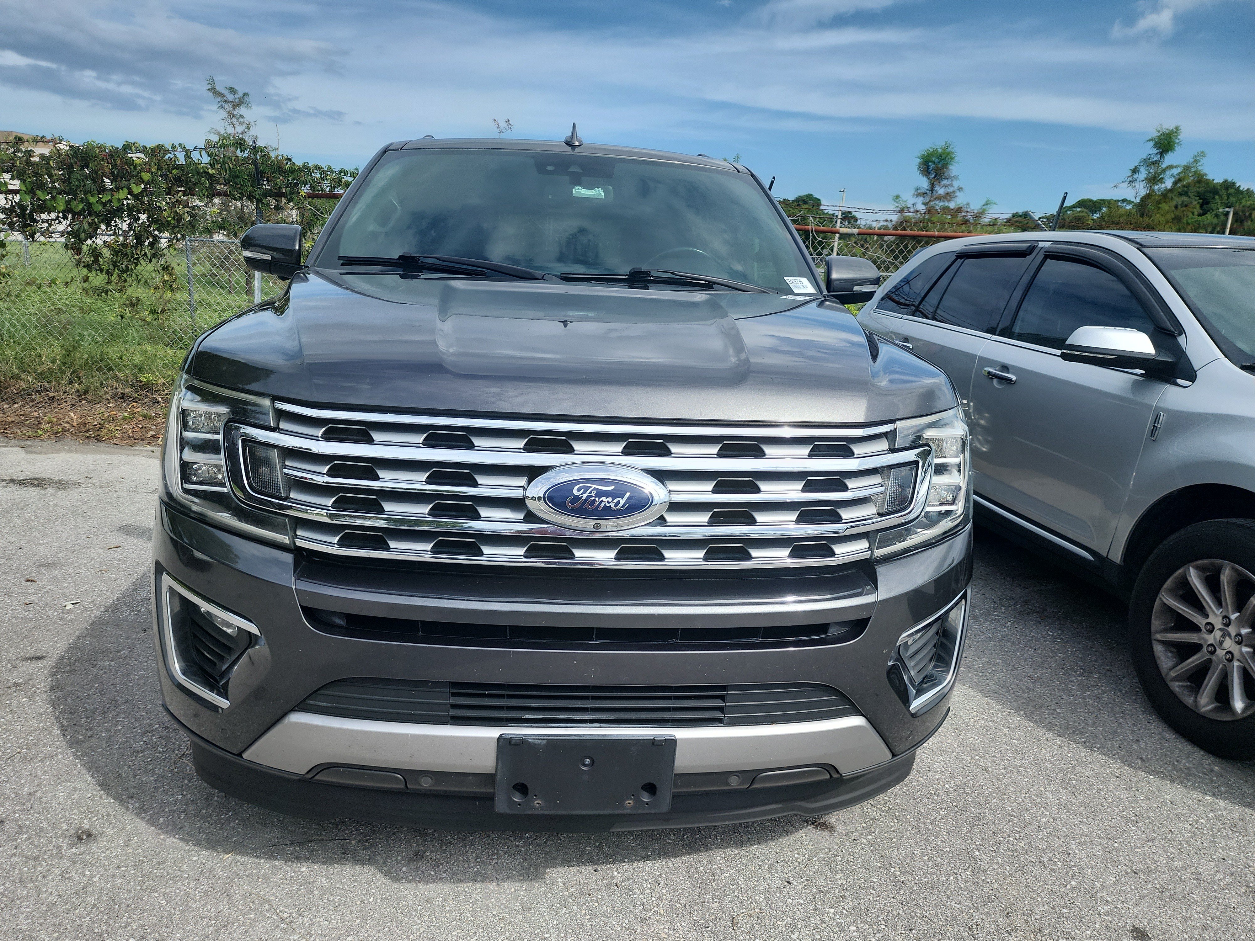 Used 2018 Ford Expedition Limited w/ Equipment Group 302A RWD image 2