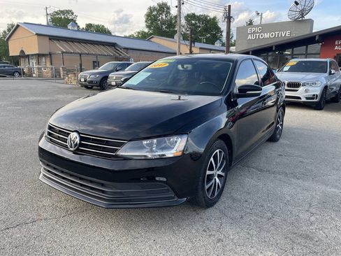 Used 2017 Volkswagen Jetta SE image 1