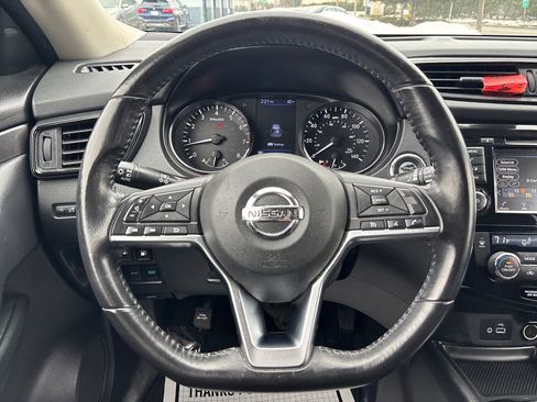 Used 2019 Nissan Rogue SV image 18
