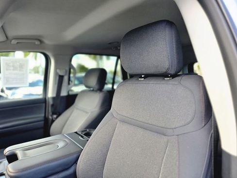 Used 2025 Ford Expedition Active image 17