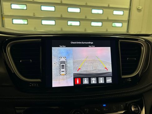 New 2025 Chrysler Pacifica Select image 23