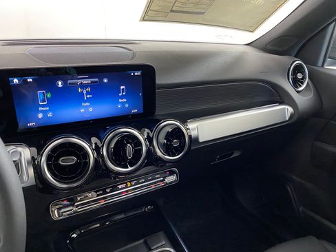 Used 2026 Mercedes-Benz GLB 250 4MATIC image 23