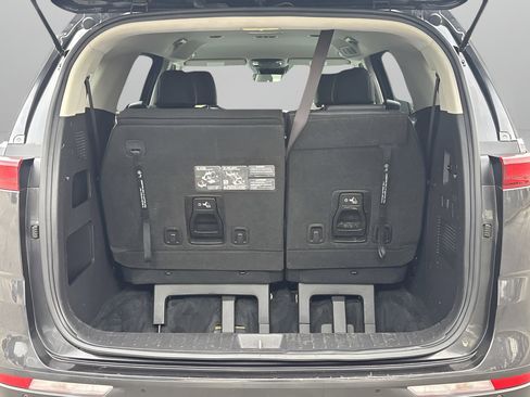 Used 2024 Kia Carnival LX image 8