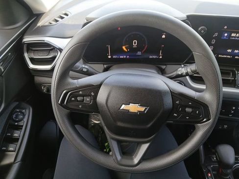 Used 2025 Chevrolet TrailBlazer LT w/ Driver Confidence Package AWD/4WD image 15