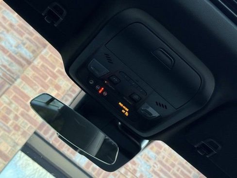 Used 2022 Cadillac XT4 Luxury w/ Cold Weather Package image 33