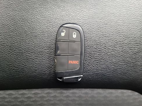 Used 2024 Jeep Compass Latitude image 32