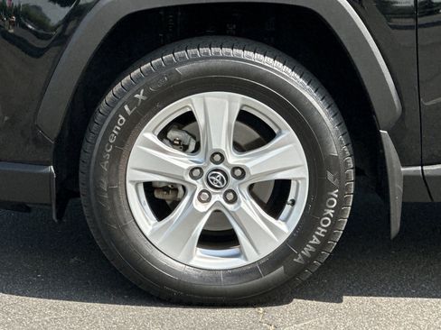 Used 2021 Toyota RAV4 XLE AWD/4WD image 12
