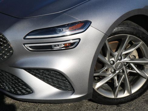 Used 2022 Genesis G70 2.0T RWD image 4