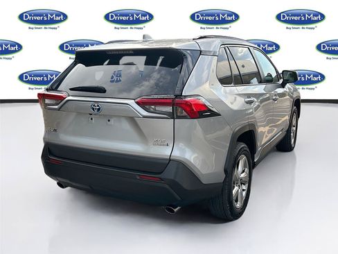 Used 2021 Toyota RAV4 XLE Premium AWD/4WD image 7