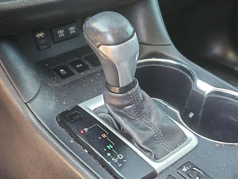 Used 2017 Toyota Highlander SE FWD image 15