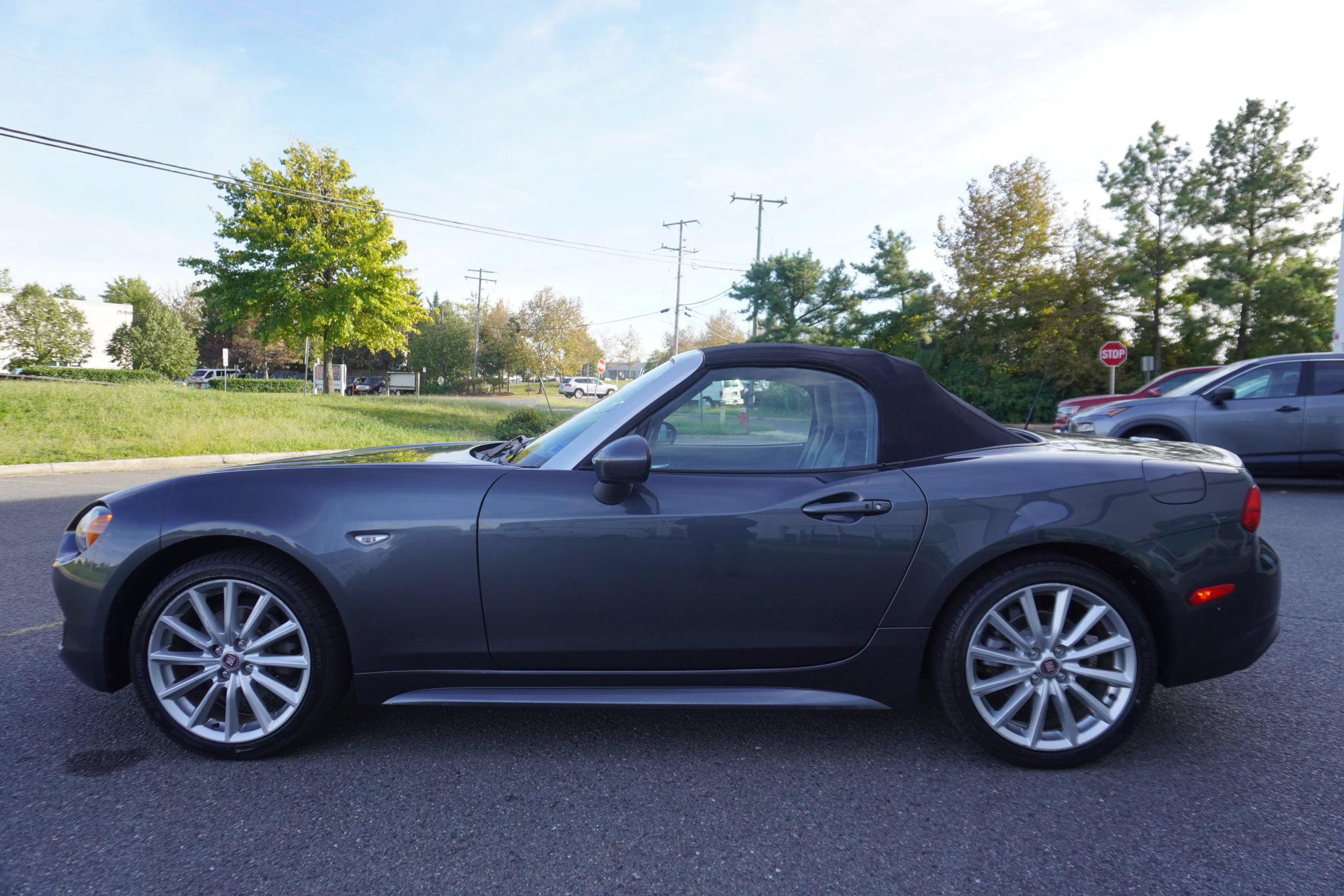 Used 2017 FIAT 124 Spider Lusso RWD image 4