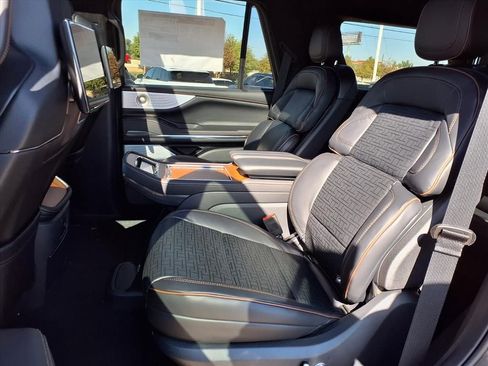 New 2025 Lincoln Navigator Black Label AWD/4WD image 16