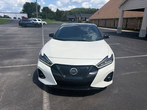 Used 2022 Nissan Maxima SR w/ Sport Mat Group FWD image 2