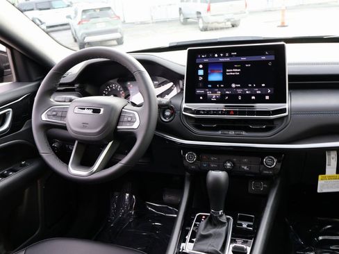 New 2026 Jeep Compass Latitude image 13