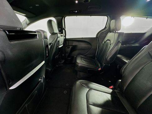 Used 2020 Chrysler Pacifica Touring-L Plus FWD image 23