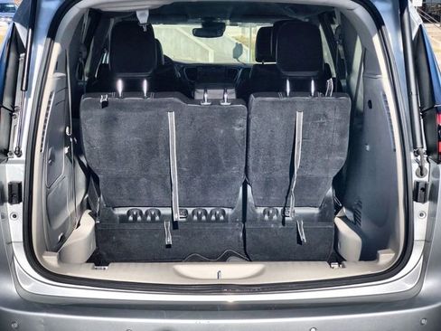 Used 2024 Chrysler Pacifica Select image 24