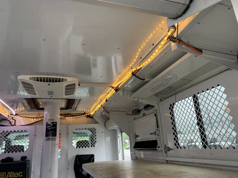 Used 2019 Ford E-350 and Econoline 350 Super Duty RWD image 27