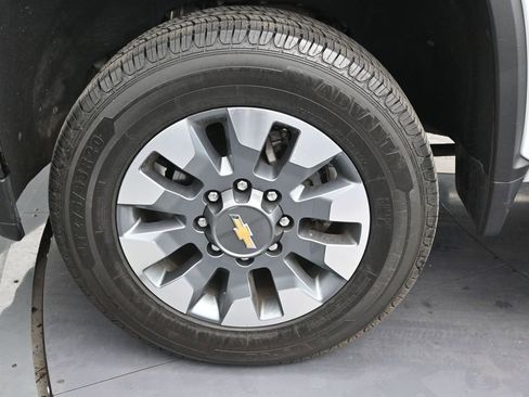 Used 2023 Chevrolet Silverado 2500 Custom w/ Custom Value Package image 9