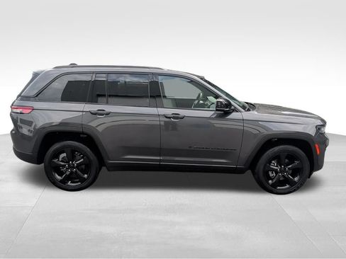Used 2024 Jeep Grand Cherokee Altitude AWD/4WD image 6