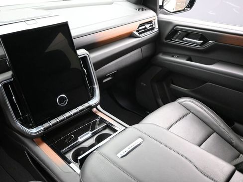 Certified 2025 GMC Yukon XL Denali image 18