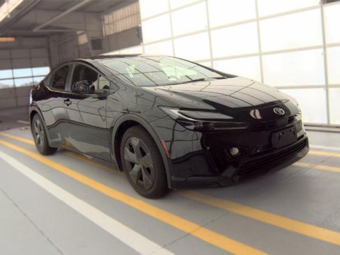 Used 2025 Toyota Prius LE FWD image 1