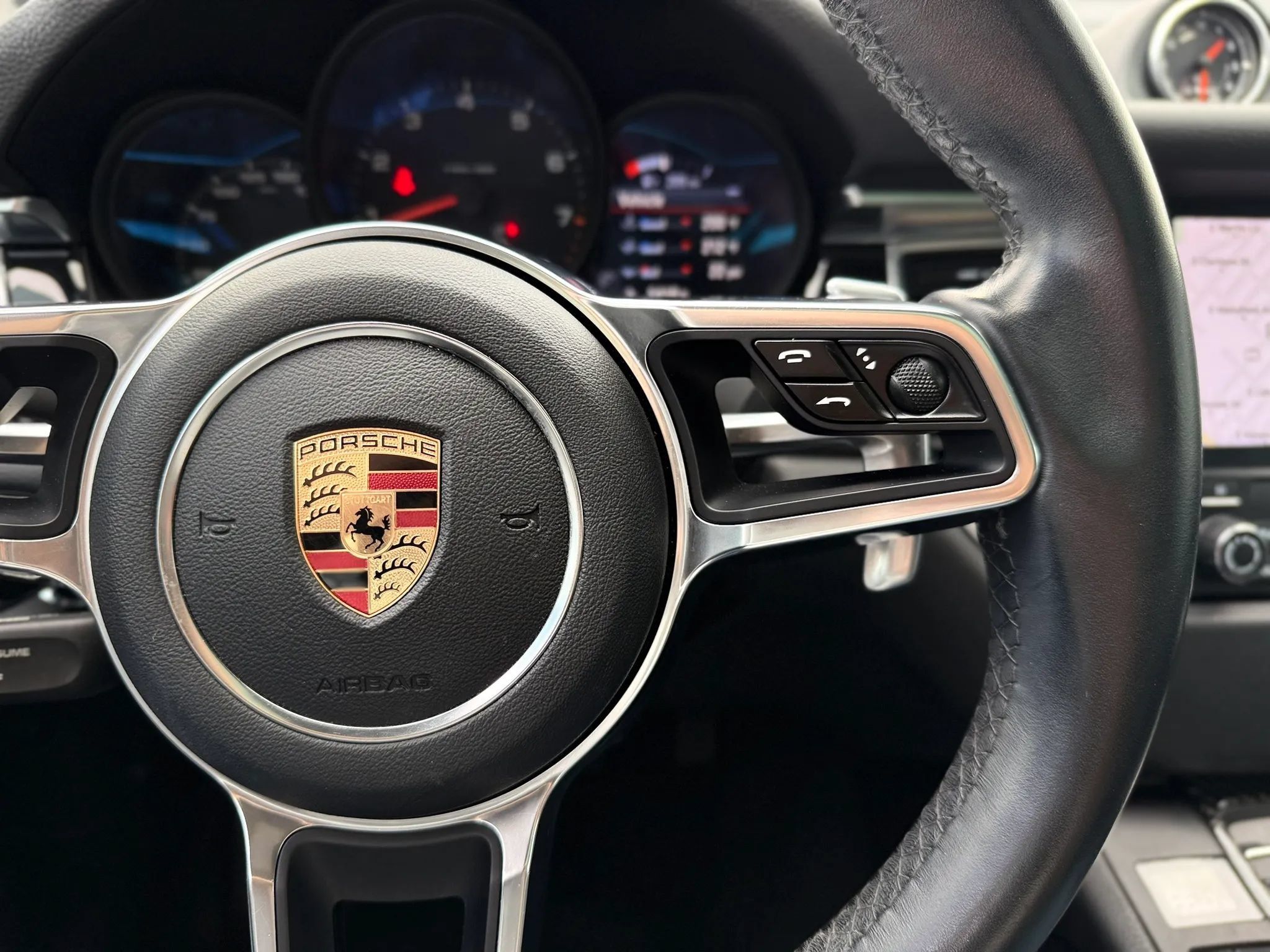 Used 2018 Porsche Macan Sport Edition AWD/4WD image 32