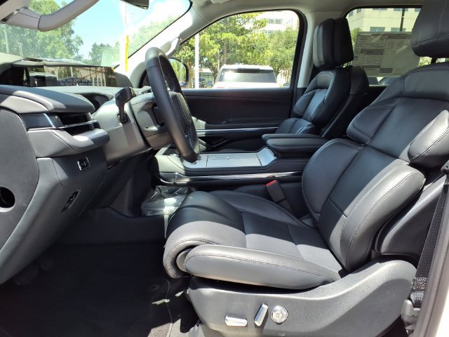 New 2027 Lincoln Navigator Premiere RWD image 7