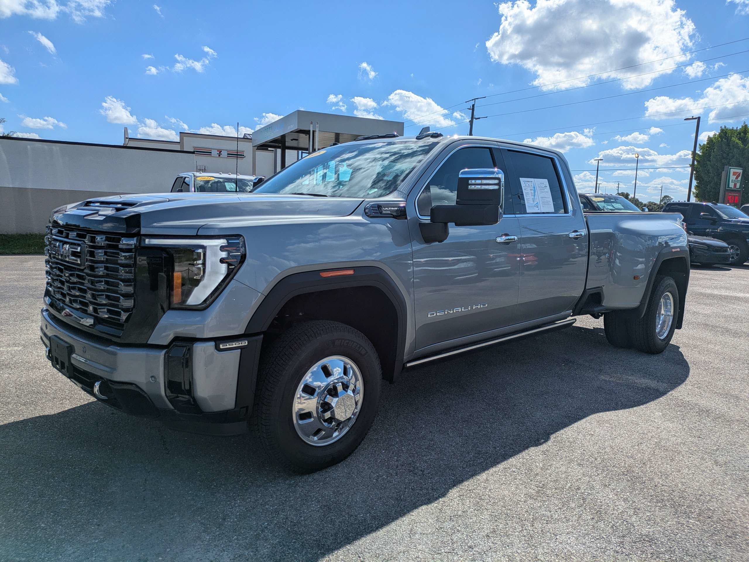 Used 2026 GMC Sierra 3500 Denali Ultimate AWD/4WD image 6