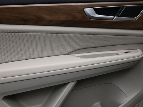 Used 2024 Volkswagen Atlas SE image 16