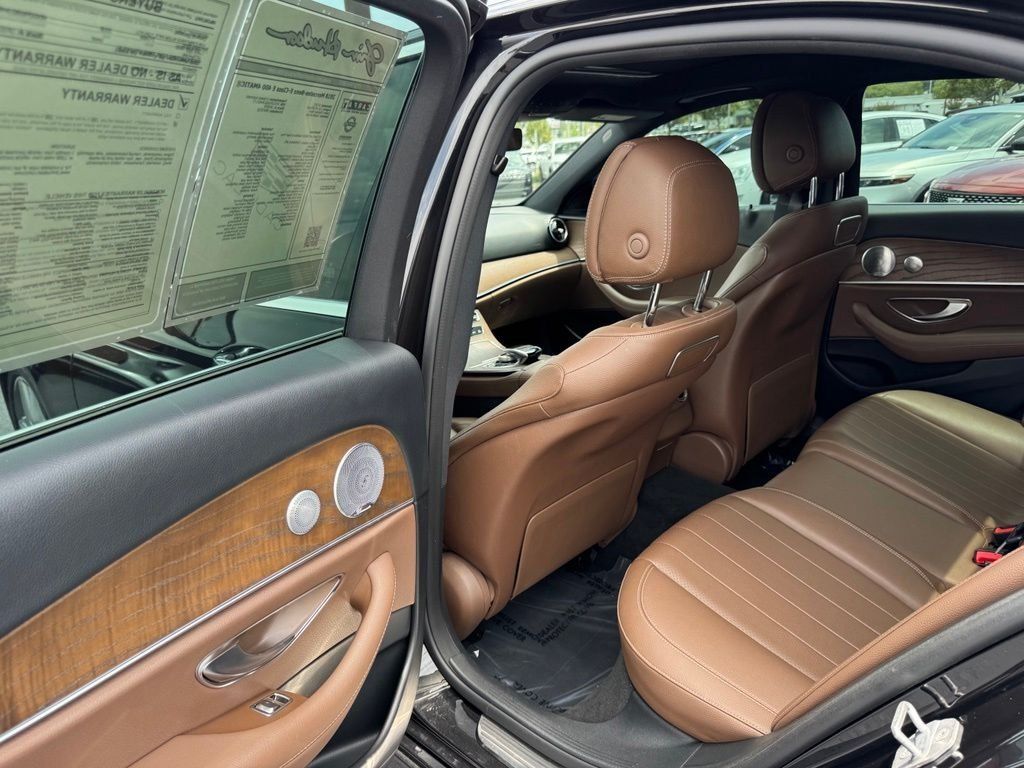 Used 2018 Mercedes-Benz E 400 4MATIC Sedan image 39