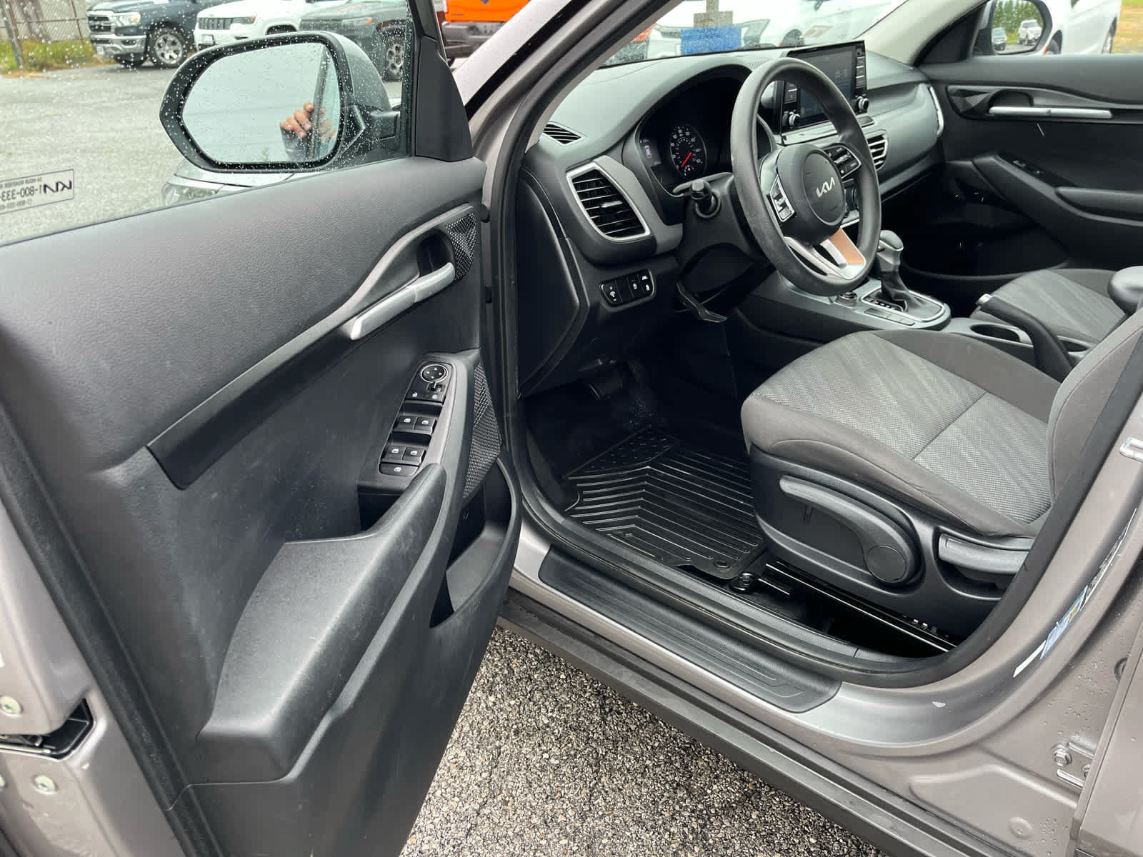 Used 2022 Kia Seltos LX AWD/4WD image 9