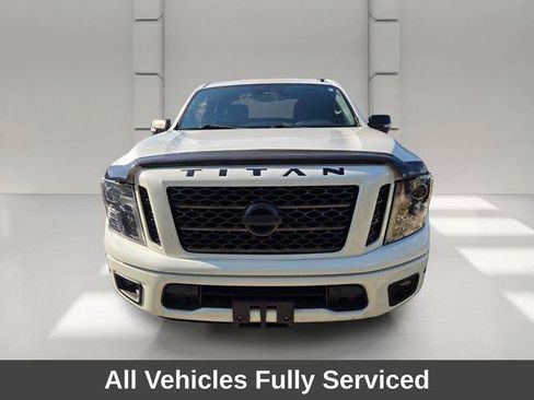 Used 2019 Nissan Titan SV w/ SV Convenience Package RWD image 2