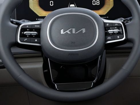 Used 2026 Kia Carnival EX FWD image 25