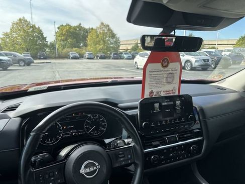 Certified 2023 Nissan Pathfinder SL image 13