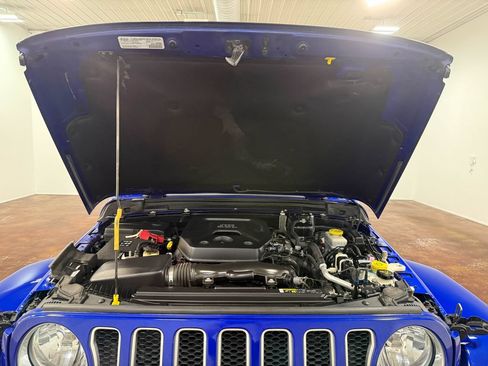Used 2018 Jeep Wrangler Unlimited Sahara AWD/4WD image 19